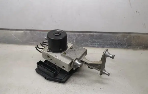 Mercedes-Benz C W203 ABS Pump A2035451632 A0044310512