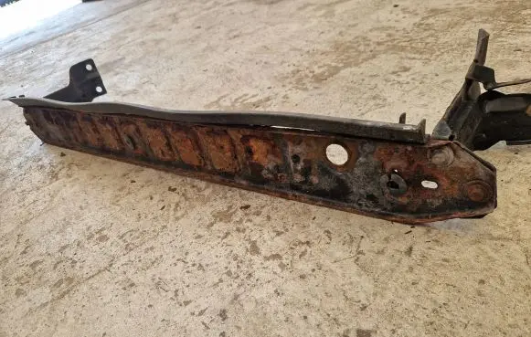 Volvo XC60 Bottom radiator support slam panel 