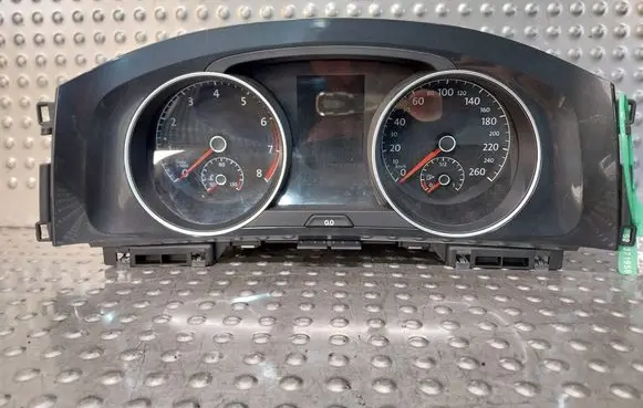 Volkswagen Golf VII Speedometer (instrument cluster) 5G1920740C