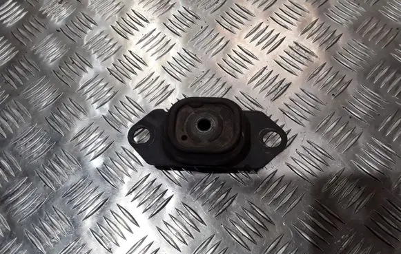 Nissan Almera N16 Engine mount bracket