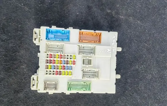 Ford Focus Fuse module BV6N14A073FT