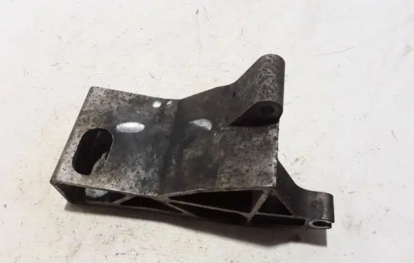 Volvo S60 Engine mounting bracket 30741575
