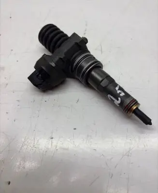 Volkswagen PASSAT B6 Fuel injector 0414720312