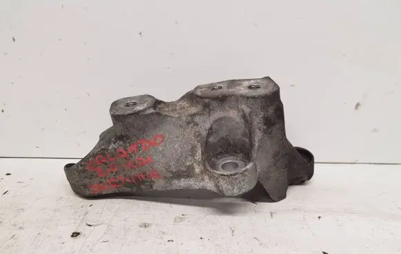 Chevrolet Orlando Engine mounting bracket
