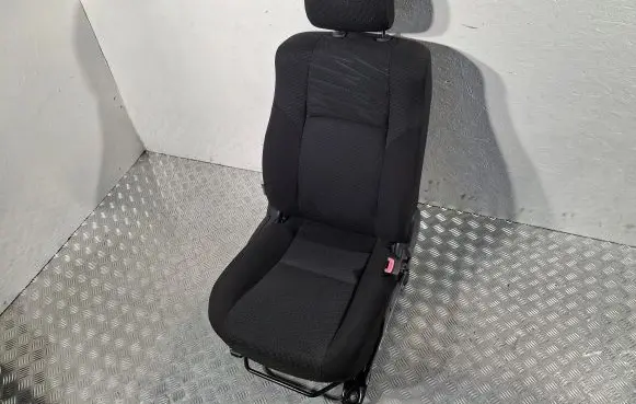 Toyota Avensis T270 Front passenger seat 7143005A10C0 7107105770C0