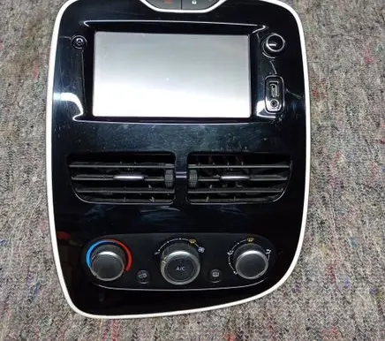 Renault Clio IV Radio/CD/DVD/GPS head unit 281152390R