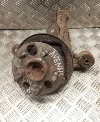 Toyota Avensis T220 Rear wheel hub