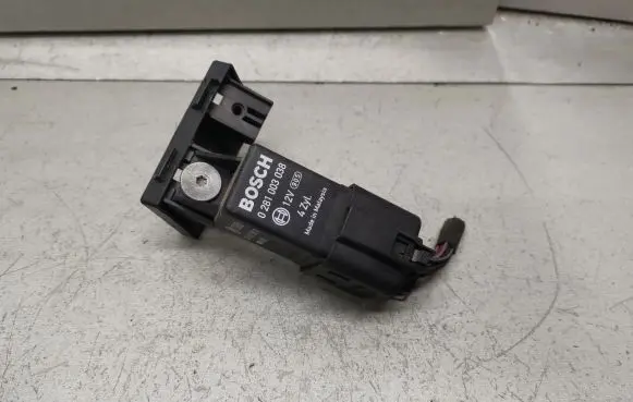 Volkswagen PASSAT B6 Glow plug pre-heat relay 0281003038 038907281D
