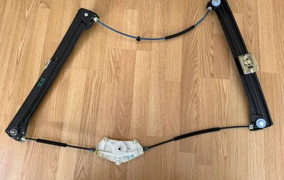Volkswagen Touran III Front window lifting mechanism without motor 5TA837462A
