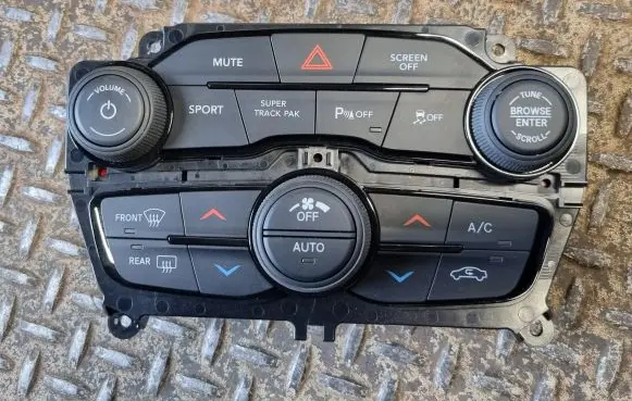 Dodge Challenger Climate control unit 68293608AD P68293608AD 5PG702XCAD