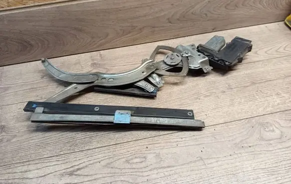 Volkswagen PASSAT B4 Rear door window regulator motor 3A0959801 3A0837401D 190406
