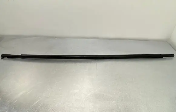 Seat Arona Front door glass trim molding 6F0837477