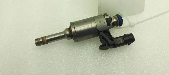 Volkswagen Golf Sportsvan Fuel injector 04E906036E