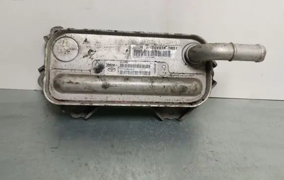 Toyota Avensis T270 Engine oil radiator 157100R010