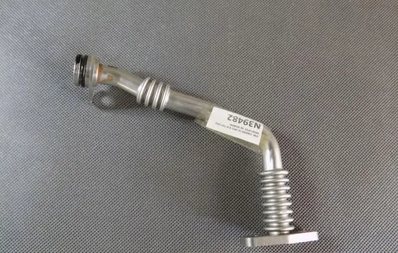 Volkswagen Caddy Turbo turbocharger oiling pipe/hose 04L145735E