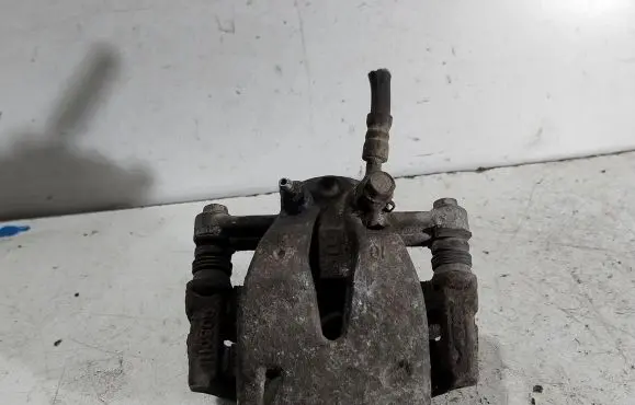 Toyota Corolla Verso E121 Rear brake caliper
