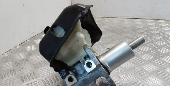 Master brake cylinder