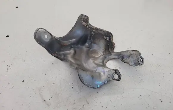 Opel Vivaro Heat shield in engine bay 140182737R