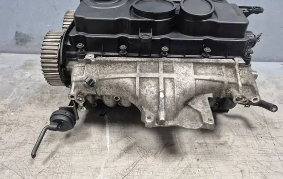 Volkswagen PASSAT B6 Engine head 03G103373A