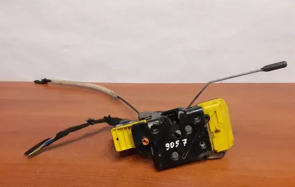 Volvo S60 Front door lock 8650552 9057
