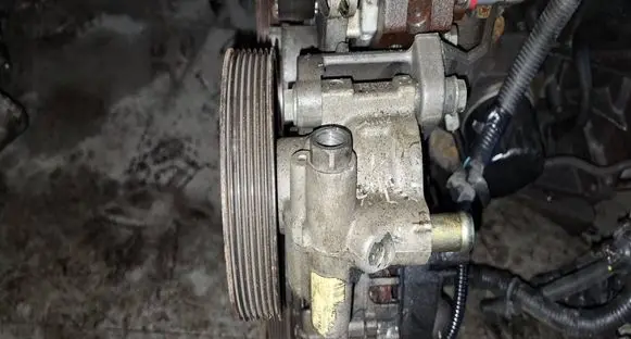 Nissan Primera Power steering pump 