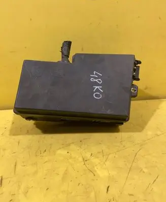 Ford Focus Fuse module AV6T14A067AC