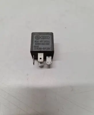 Volkswagen Transporter - Caravelle T4 Other relay 8D0951253A V23134B52X301