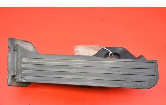 Volkswagen Tiguan Accelerator throttle pedal 1K1721503BC