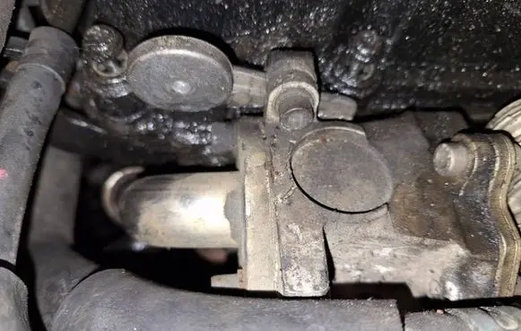 Mitsubishi Grandis EGR valve cooler 038605687 03g131063