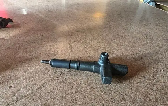 Mitsubishi Pajero Sport I Fuel injector 484410