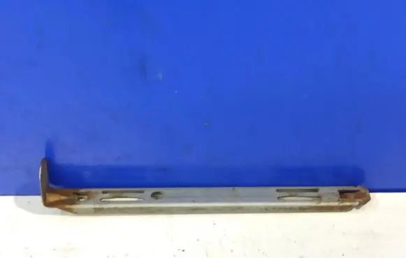 Headlight/headlamp mounting bracket