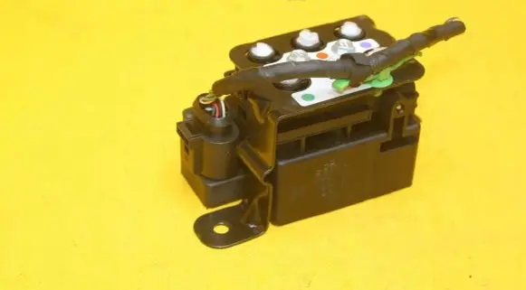 Volkswagen Phaeton Air suspension valve block 15152400052