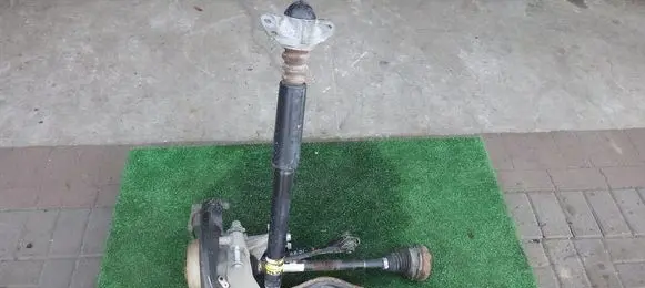 Volkswagen Tiguan Rear wheel hub LEWY