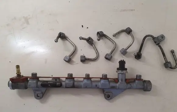 Suzuki Grand Vitara II Fuel main line pipe 0445214113 8200620689