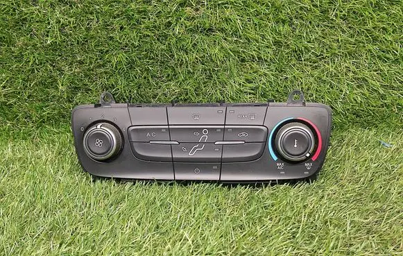 Ford Focus Climate control unit F1ET19980JJ