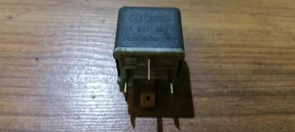 Volkswagen PASSAT B3 Other relay 141951253B 4RA003510-29
