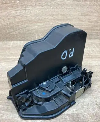 BMW 1 E81 E87 Front door lock 7202144 A046998 FRONTRIGHT