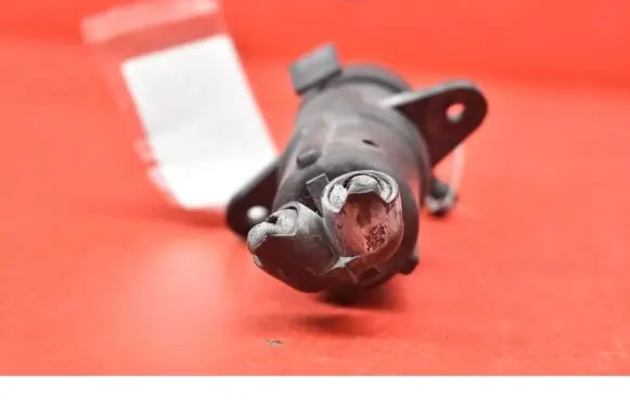 BMW 7 E38 Windshield washer spray nozzle 7001949