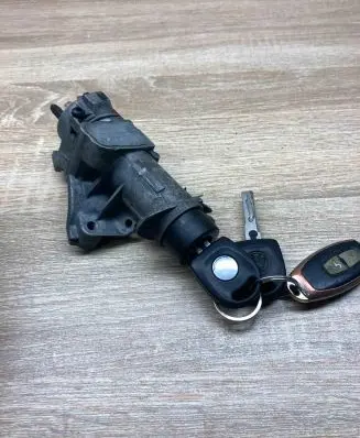 Volkswagen PASSAT B5 Ignition lock 4B0905851A 4B0905849