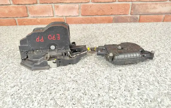 Front door lock