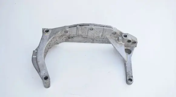 Audi A4 S4 B5 8D Engine mounting bracket 050199307