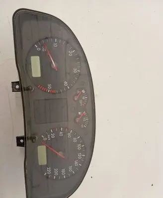 Volkswagen PASSAT B5 Speedometer (instrument cluster) 3B0919861J