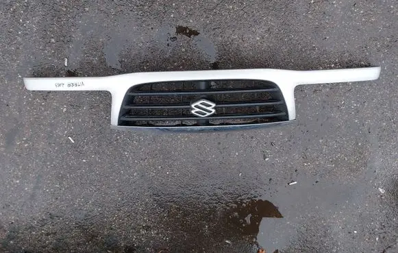 Suzuki Grand Vitara I Front grill 7211165D10