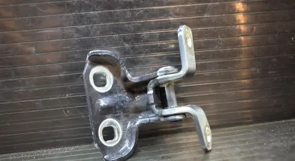 Opel Mokka Rear door upper hinge
