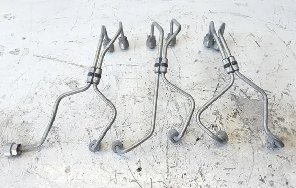 Volvo S60 Fuel injector supply line/pipe 