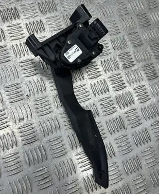Opel Astra G Accelerator throttle pedal 9157998 6PV00811200