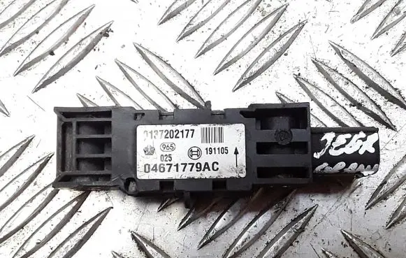 Jeep Grand Cherokee (WK) Fuel cut-off switch 04671779ac
