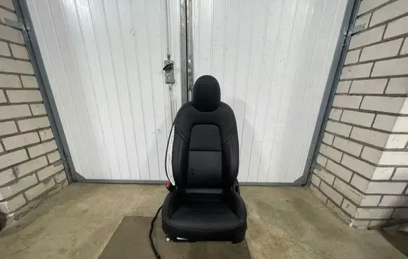 Tesla Model 3 Front driver seat 148906016F P148906016F