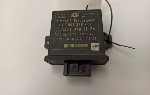 Mercedes-Benz E W211 Light module LCM A2118703126 5DF00827802