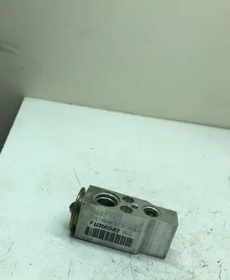 Volvo XC90 Air conditioning (A/C) expansion valve 668276E
